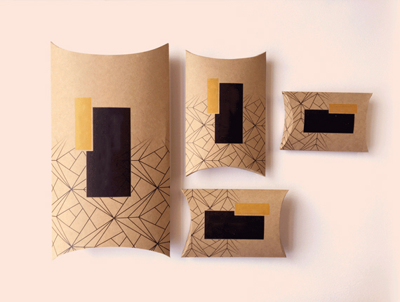 customized krfat pillow boxes